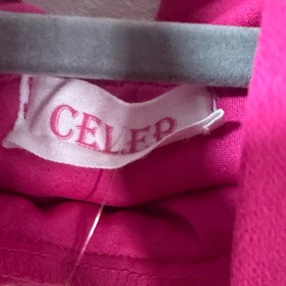 Chic Fuchsia Ruffle Blouse off the shoulder size Medium NWT hot pink classy 6013 - Picture 3 of 6